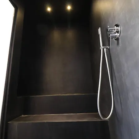 Blackwhite דירה *